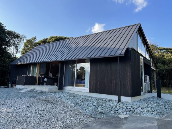 左から清水敦さん、愛娘の紬ちゃん、妻の絵菜さん