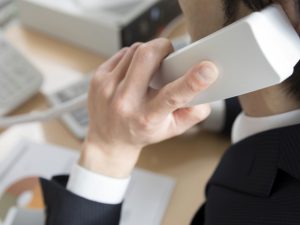 内容によっては管理会社以外に連絡するケースも