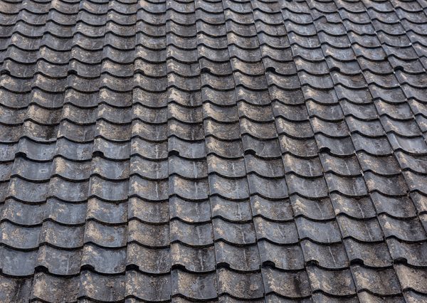 瓦屋根の安全性について疑問が残る場合は購入前にしっかりと売主や不動産会社に確認しておきたい