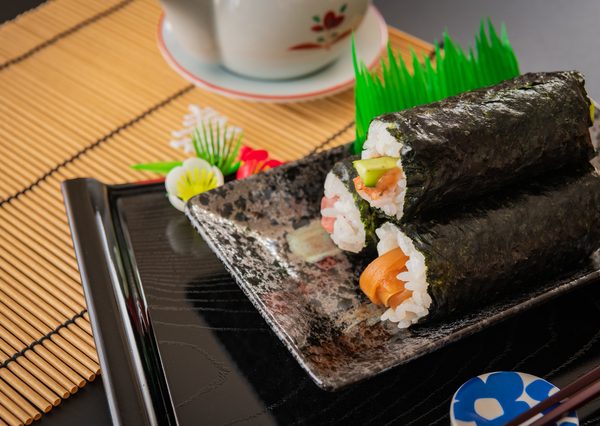 古代中国殷時代に使われていた甲骨文字。漢字のもとになったもので、獣骨や甲羅などに彫って記録した