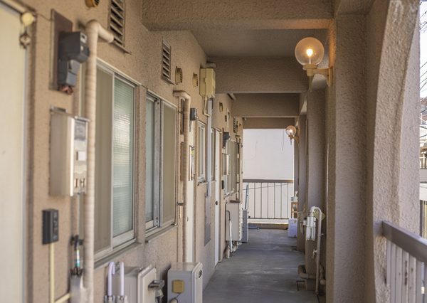 入居者によるものなのか、違法投棄なのか。まずは見極めが必要となる