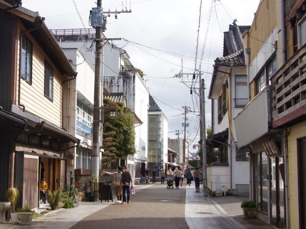 現在の船頭町の様子。空き家と改装された商家が混在する（写真提供：以降、特記以外DOCRE）
