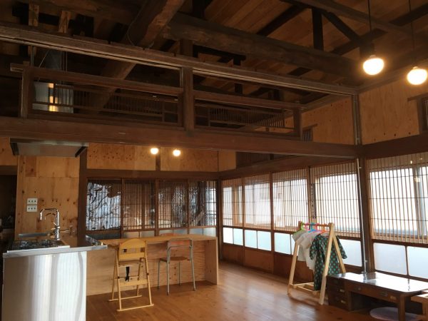 リノベーション後の元時計店の外観。予算の兼ね合いで外観・外壁は手をつけず、今後徐々に変更する予定