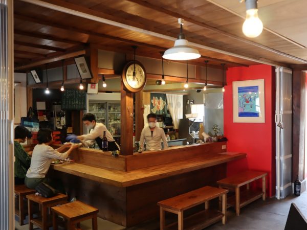 元旅館は5棟から成り、その間はトタン屋根でつながれていた