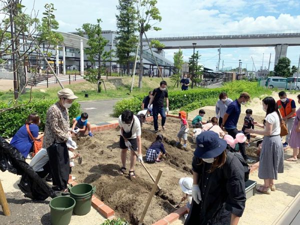 小部屋の活動室と大廊下をつなげて使うなど、自由な使い方ができる（写真提供：リニモテラス指定管理者）