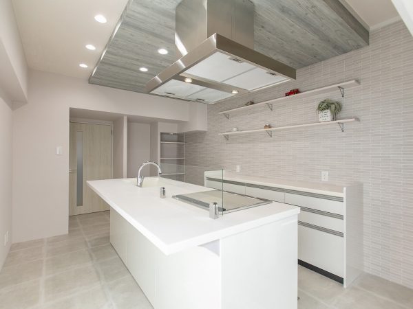 パン作りや蕎麦打ちなどもできる広い調理スペースがワンルームで実現するのはすごい。自宅で料理教室などもできそうだ