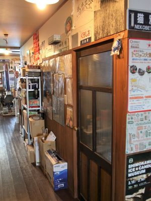 名寄市内の解体される郵便局から譲り受けた扉