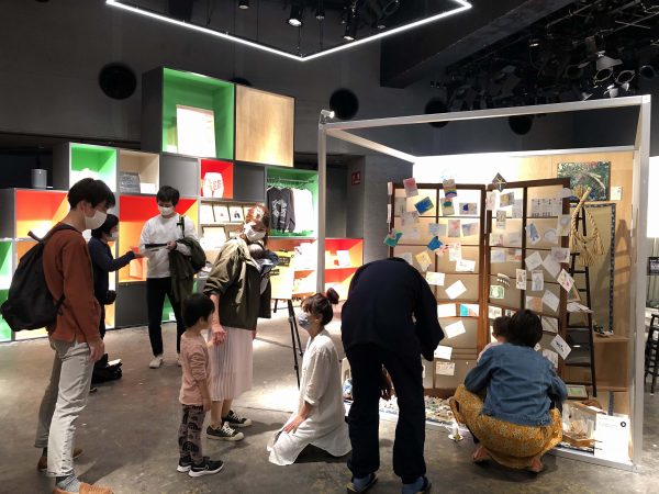 2021年11月には東京の「ラフォーレ原宿」で「Creative Hub」のグループ展「生きることはつくること、つくることは生きること。」を開催した（写真提供：巻組）