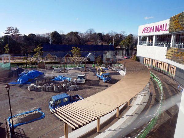 写真左：長久手市役所くらし文化部たつせがある課の中川暁敬さん、右：「リニモテラス」の館長、柿本計福さん