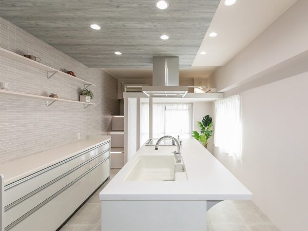 パン作りや蕎麦打ちなどもできる広い調理スペースがワンルームで実現するのはすごい。自宅で料理教室などもできそうだ