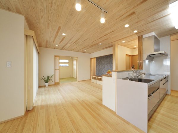 中津川市加子母、川上、付知地区などで育った東濃桧で作られた産直住宅。東濃桧は、古くは名古屋城の建築にも使用されたといわれる銘木だ