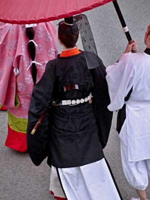 淡島神社の雛流し神事。全国から集まった雛人形が流される