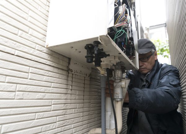 給湯器不足の背景は？