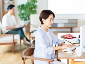 新型コロナウイルスの感染拡大により、一部の企業ではテレワークが定着した