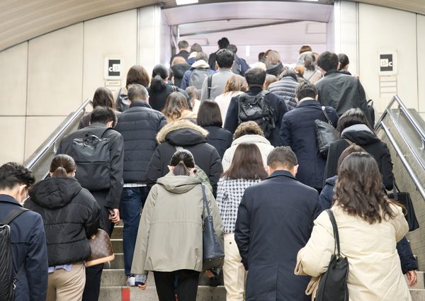 変化が大きいのは通勤時間が長い郊外の住民だった