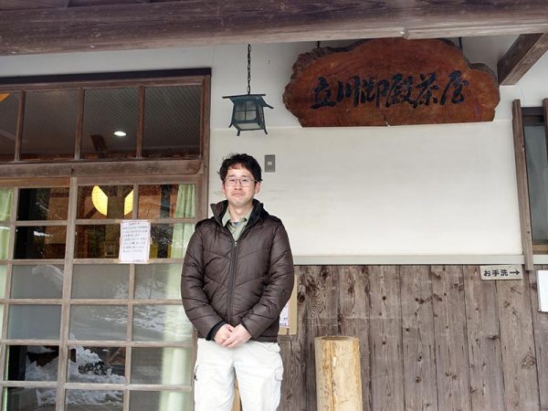 四国のほぼ中央部に位置する高知県大豊町。山間部に棚田、傾斜畑、集落が広がっている。訪問した2月下旬は雪景色だった