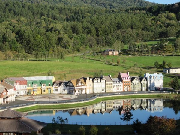 広大な敷地に、19世紀のカナダの風景が再現された「カナディアンワールド」（芦別市提供）