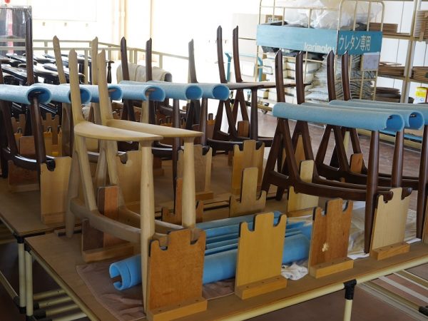 最先端機械と人の手で仕上げる木材部品