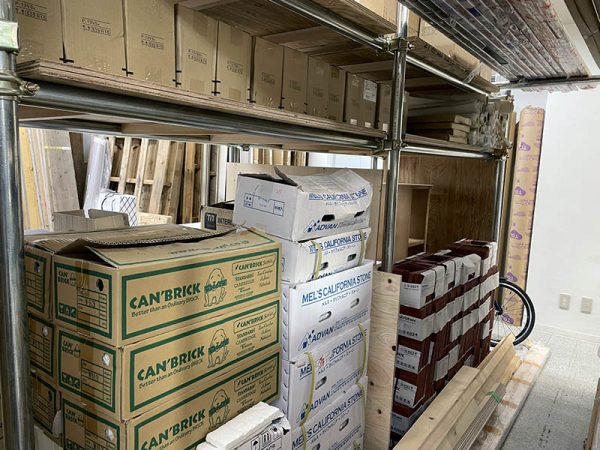 代表の豊田訓平さん。現在はひとりで全業務をこなす（写真／介川亜紀）