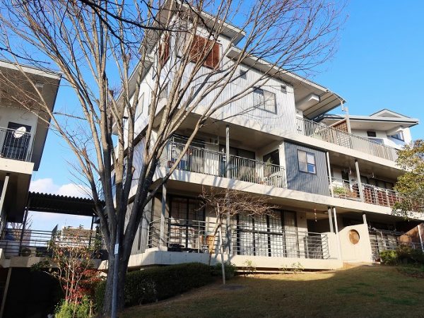 見せていただいたお宅にはジェットバスがあり、自由さは設備にも表れている。つなね以外のコーポラティブハウスを見学した際は、薪ストーブがある部屋もあり、一般的な集合住宅では設置できないような設備を設置できるのが、コーポラティブ形式の特徴ともいえる