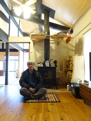 間取りはほぼそのままに躯体や天井や床など大工などの職人の手を借りるところは借り、</br>壁の漆喰などは自分でDIYをしながらリノベーションをした