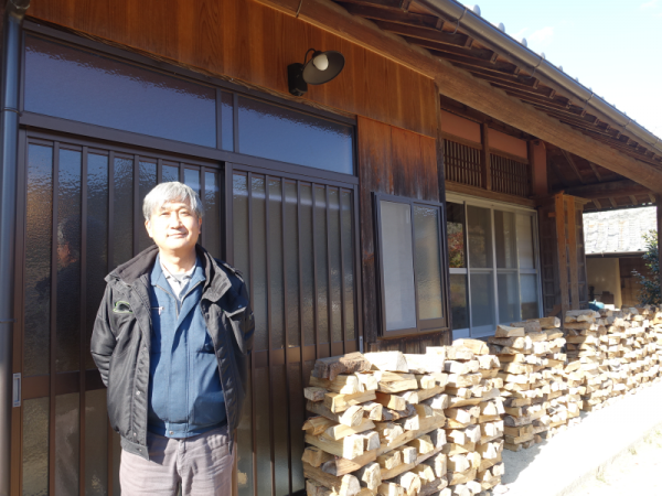 香美市香北町の岩改に立つ髙村さんの家からの眺め。豊かな自然がひろがる地域だ