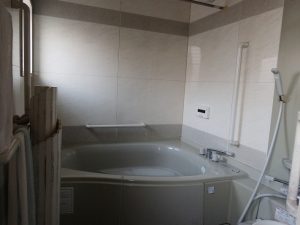 見せていただいたお宅にはジェットバスがあり、自由さは設備にも表れている。つなね以外のコーポラティブハウスを見学した際は、薪ストーブがある部屋もあり、一般的な集合住宅では設置できないような設備を設置できるのが、コーポラティブ形式の特徴ともいえる