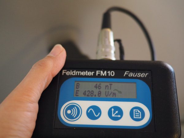 どこでも帯電デトックスセット　電磁波・電場対策　アース付きコンセント 住宅の電磁波対策はどうしたらいい？ 寝室、デスク、キッチンの