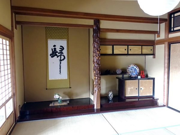 「柚子」の客室（1泊1室 7,400円〜）。「黒潮」や「岩」など、安芸にまつわる名称がつけられてた客室が多い。ドミトリータイプの客室の場合、1泊1名 3,500円〜