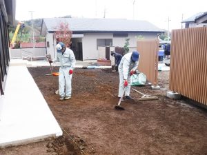 ▲家主の高齢化に伴い、庭を駐車場に変えたり、メンテナンスの手間がかからない人工芝へ変更したいというオーダーも増えているという。「お庭じまいコース」では、思い入れのある樹木の移植にも対応してくれる