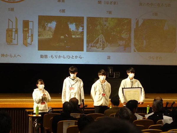 最優秀賞を受賞した1班。それぞれの言葉で作品に込めた想いや感謝の言葉を伝えた