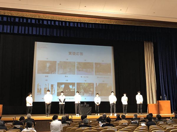 「建築学生ワークショップ明治神宮2021」公開プレゼンテーション当日の様子。地域、学年、性別問わず、さまざまな学生が登壇した