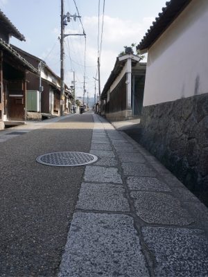 土佐街道はまっすぐ城へと伸びる美しい街道だ