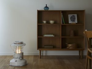 懐かしさ漂うランタン調の石油ストーブ（写真提供：トヨトミ）