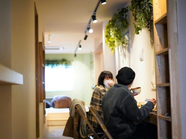 時間貸しのチャレンジキッチン。数名で立っても十分な広さがある（写真：AND People）