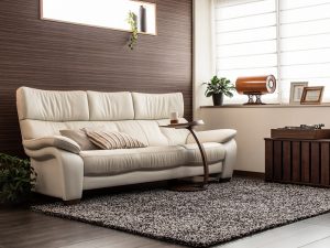 掛け心地の良さで人気のZW73モデル（写真提供：カリモク家具）