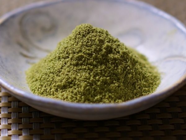 5～6月に収穫される実山椒。そのほか、4月には花山椒が、7～8月には乾燥山椒が収穫される。きとら農園では除草剤等を使用せず、園地のすべてを手作業で草刈りをするなど、こだわりが詰まっている