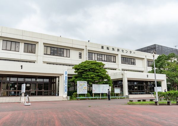 「幕張豊砂」駅東側。海浜幕張駅の幕張新都心および千葉県運転免許センター方面