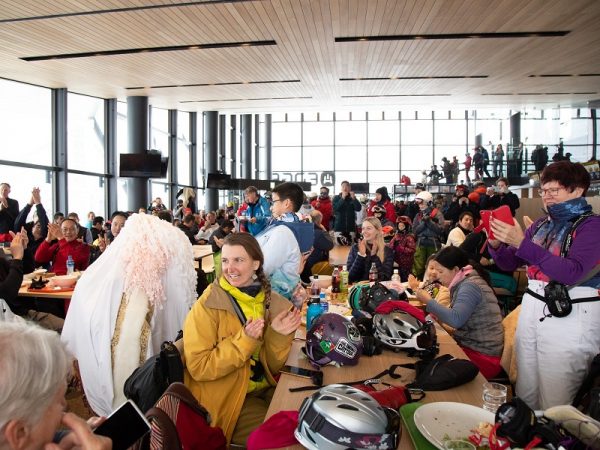 日本人観光客が多い夏場は、ラフティングなど大自然を生かしたアクティビティが人気