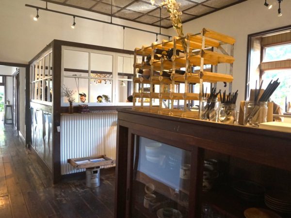 院長先生が暮らしていた居住スペースを会議等のフリースペースにリノベーション