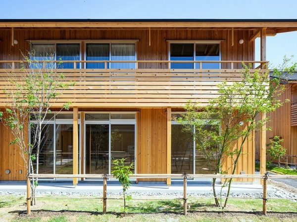 町営住宅から少し離れたところにある倉庫にはまだ少し町産材が残されていた