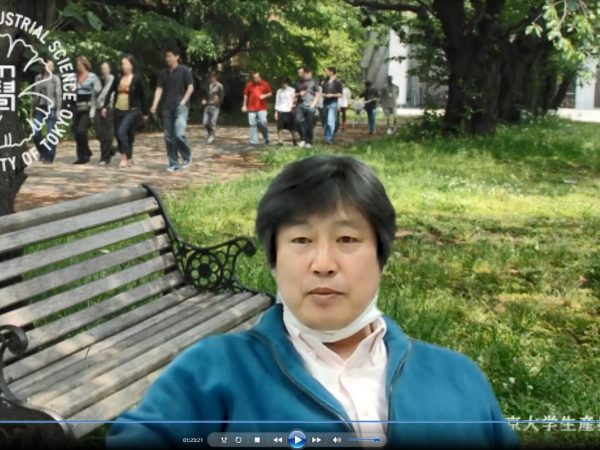 インタビュー中の加藤孝明さん。新型コロナウイルス感染症へ配慮して、取材はオンラインで行った（写真：介川亜紀）