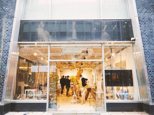 東京駅至近の大手町から丸の内、有楽町までの一帯は、大丸有エリアと呼ばれている。ここで、アートの力に着目したまちづくりの社会実験「YAU（ヤウ）」が始まった。