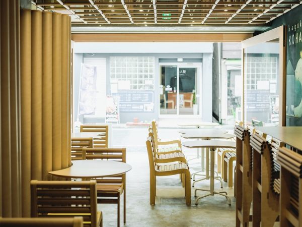 「コミュニティ」ならよく聞く。だが、「コミュニティディナー」と言われたらどうだろう。みんなで食べる食事というだけでもなさそうで、不思議な言葉である。一体、どんな場なのだろうか。主催する「はぐくむ湖畔」にお邪魔した。

