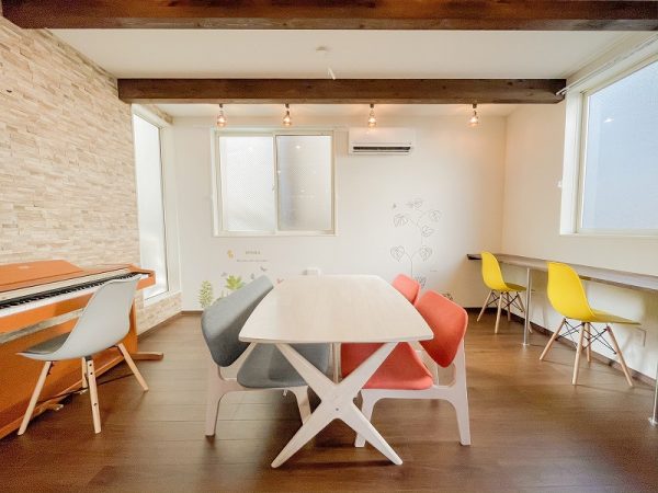 株式会社はぐくむが運営する個人向けの教育事業では若い人たちが主に対象となっており、そこから派生してシェアハウスを運営するようになった