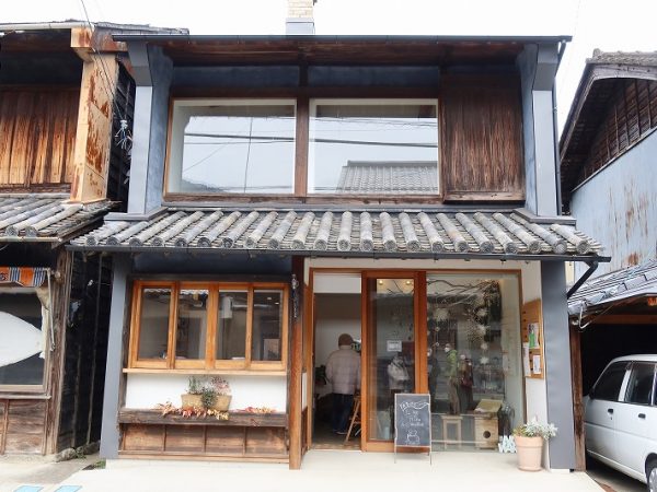 左が大家さん、右が荒井さん。とても楽しそうに仕事、そしてこれからの話をしてくださった