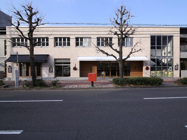 堀川通越しに　提供：大垣書店