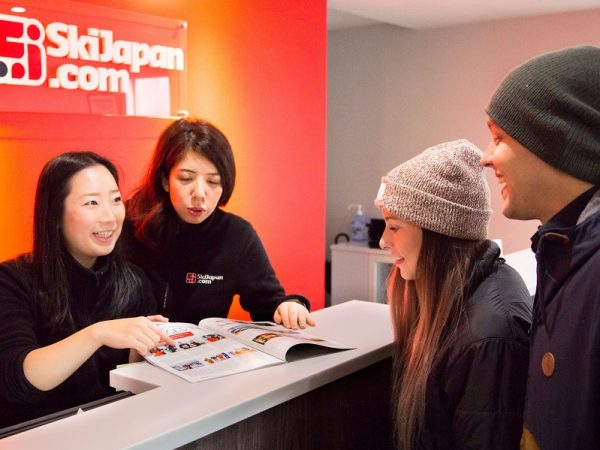 宿泊施設などで就業体験する「ShiriBeshi留学（通称ニセコ留学）」の様子（提供：北海道庁後志総合振興局）