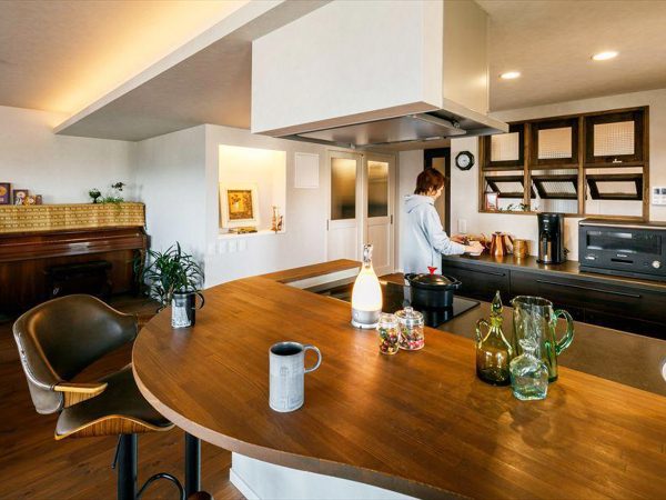 リフォーム後のプラン図<BR>
3LDKのファミリー向けの間取りを、シニア夫婦2人のための終の棲家にリフォーム。間取りを見直すことで、家の中のどこにいても気持ちのいい空間になるよう設計されている（第8回トクラス選手権 最優秀賞/設計・施工：LOHAS studio 越谷）
