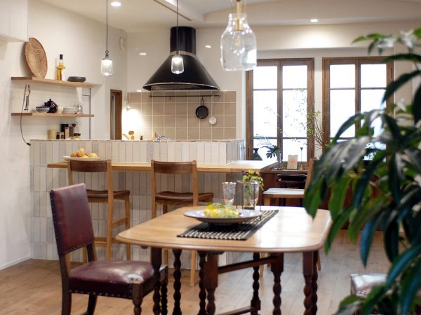 リフォーム後のプラン図<BR>
社員同士のコミュニケーションの場として、また息抜きやお客様を迎える場として、オフィスの1室をキッチン付きカフェコーナーにリフォーム。複数で使うキッチンならではの工夫がされている（第8回トクラス選手権 エリア賞/設計・施工：リフォーム工房 造研）
